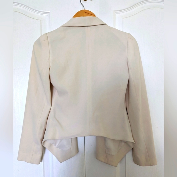 Aritzia Babaton white crepe blazer - Picture 2 of 2